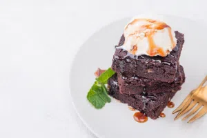 Vegan Indulgence: Dairy-Free Brownie Sundae Bliss