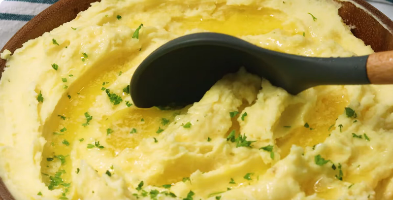 Explore the world of Boursin Mashed Potatoes – from history to flavor variations. Elevate your culinary adventure!