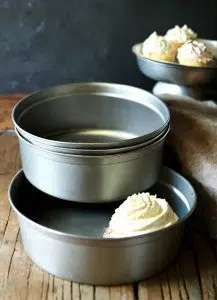 Cake tray
